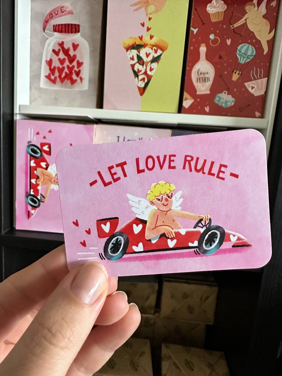 Mini single card 6x9 cm 'Let love rule'